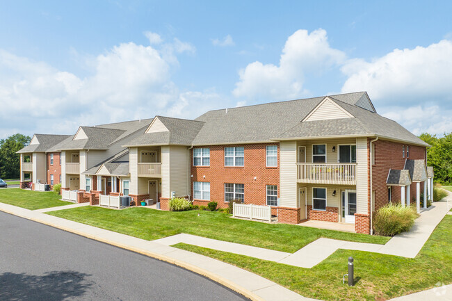 Fox Ridge Apartments - Fox Ridge/ Fox Ridge at Lakeside Apartments