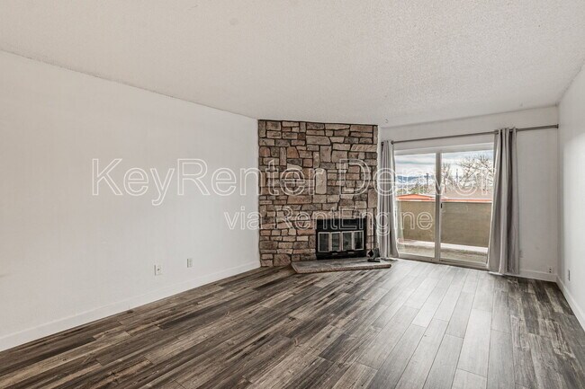 Foto del edificio - 2929 W Floyd Ave