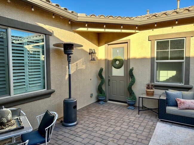 Building Photo - Stunning nearly brand new luxury smart hom...