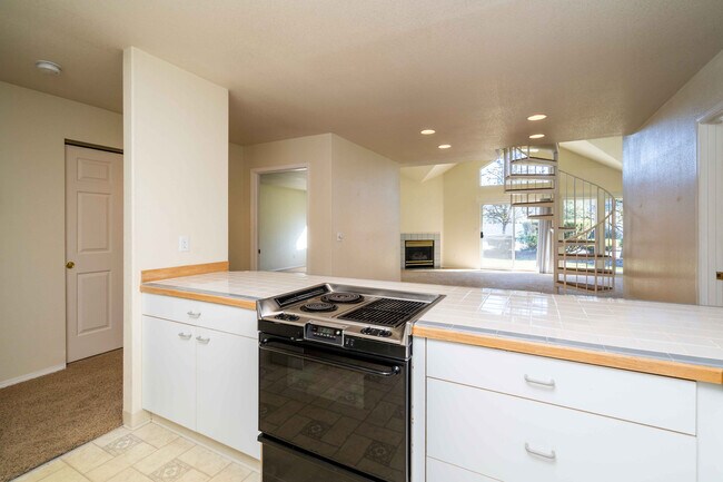 Building Photo - NO APPLICATION FEE Spacious 2 Master Suite...