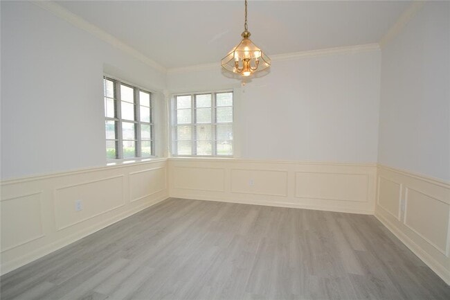 Building Photo - 15138 Corona Del Mar Dr
