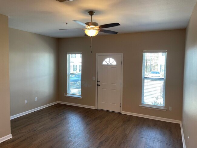 Building Photo - 2255 Del Carmel Way