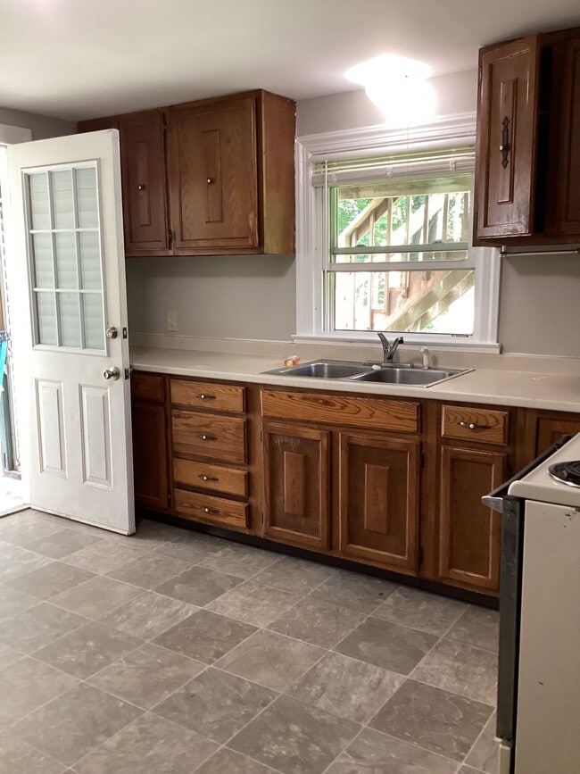 Building Photo - 120 Belchertown Rd