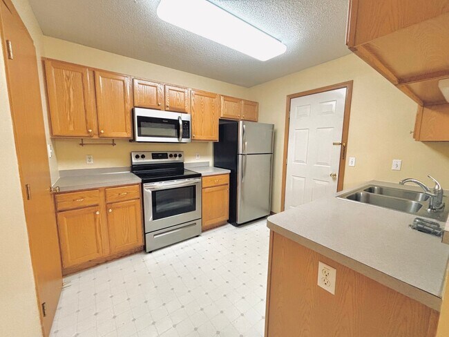 Foto del edificio - 2 Bedroom Townhome Nestled in The Heart of...