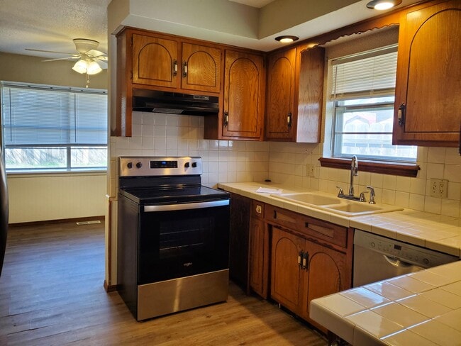 Building Photo - 2844 Sunnybrook Ln
