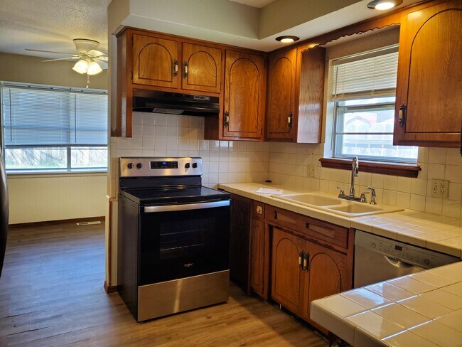 Foto del edificio - 2844 Sunnybrook Ln