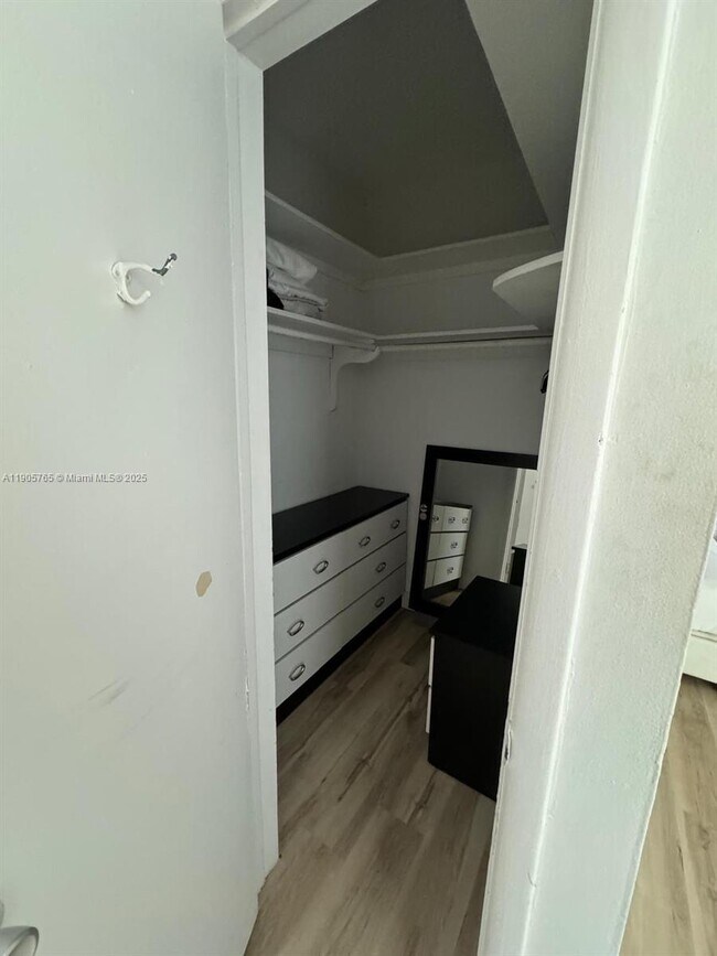 Foto del edificio - 543 Meridian Ave