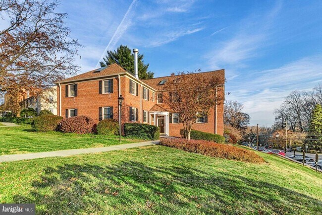 Building Photo - 2 br, 1 bath Condo - 8207 Grubb Rd Apt 201