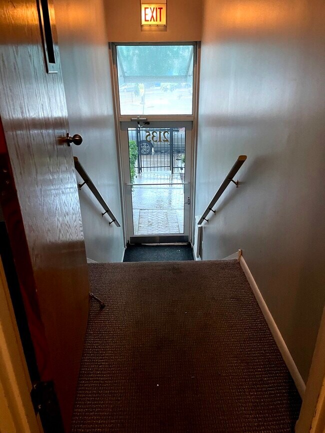 Foto del edificio - 2135 N Southport Ave