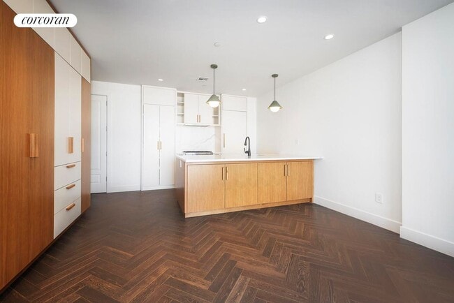 Foto del edificio - 11-12 44th Drive 6G