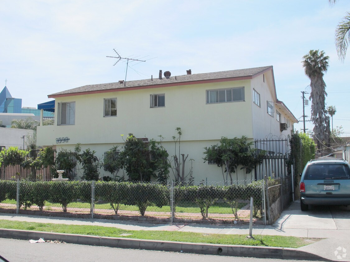 Building Photo - 3598 Los Flores Blvd