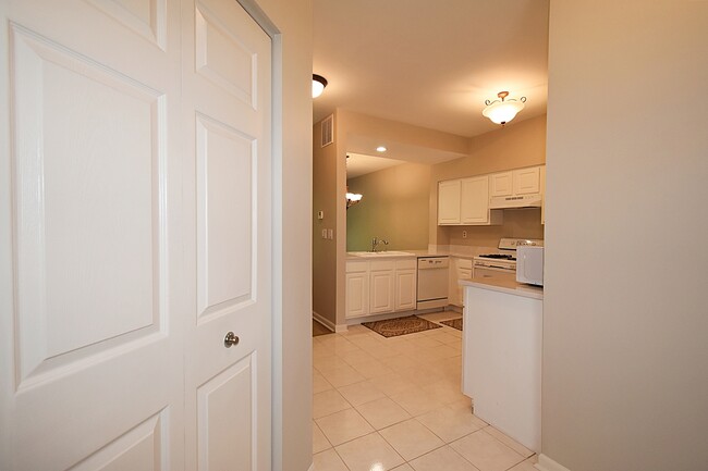 Building Photo - 1815 Moore Ct