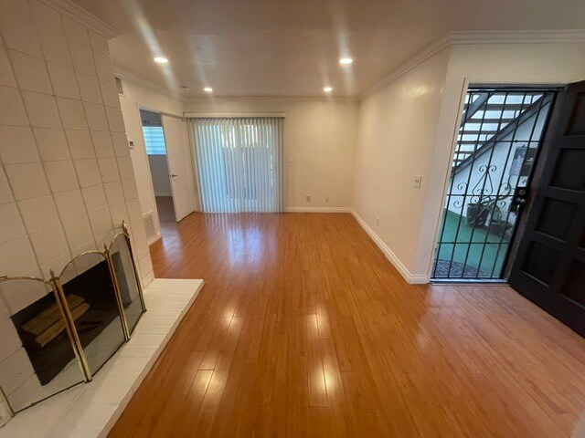 Foto del edificio - 23629 Golden Springs Dr