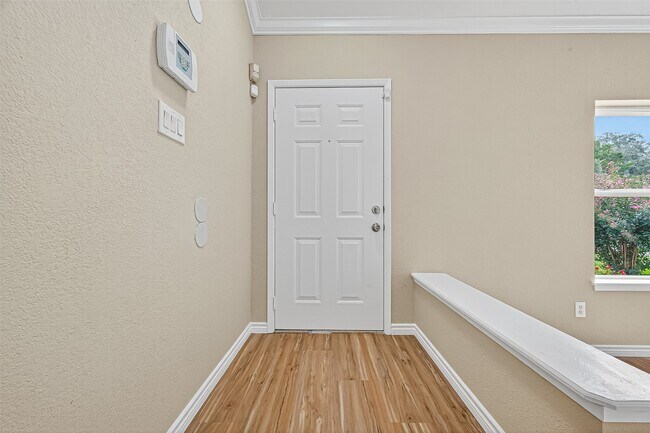 Building Photo - 1811 Foxlake Dr