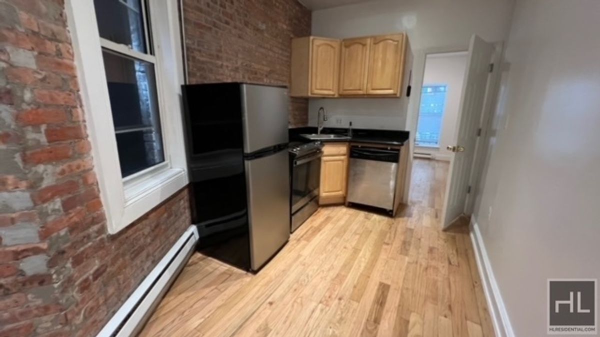 Primary Photo - NEWLY RENOVATED BEAUTIFUL 2 BEDROOMS WITH ...