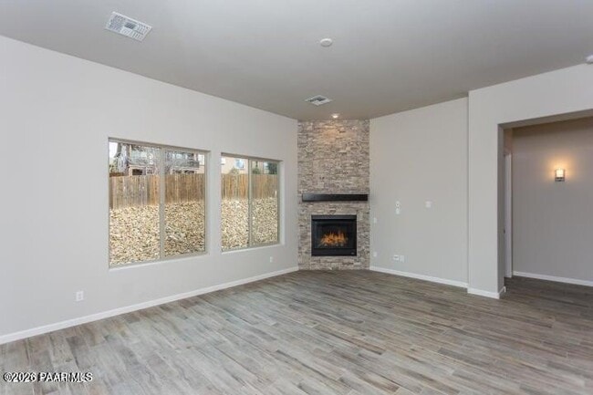 Building Photo - 488 Isabelle Ln