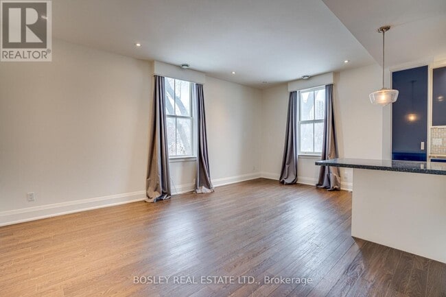 Building Photo - 215 Carlton St.