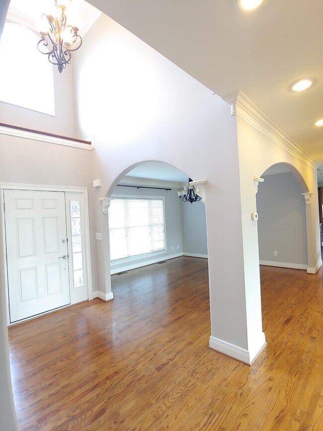 Building Photo - 111 Kingston Dr