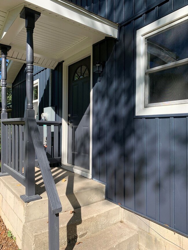 Building Photo - Cozy Home with Lots To Offer