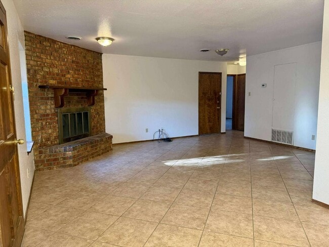 Building Photo - 2908 N Alhambra Dr