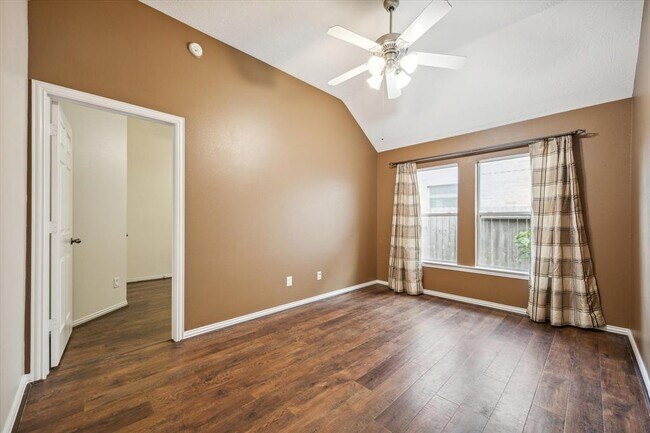 Foto del edificio - 7034 Cornflower Ln
