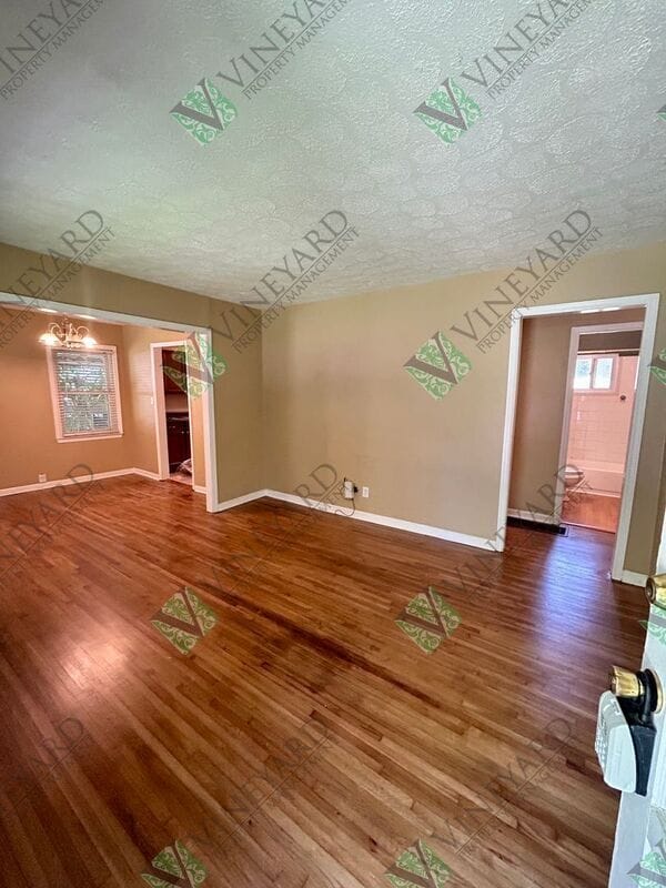 Foto del edificio - 4306 Hillcrest Dr