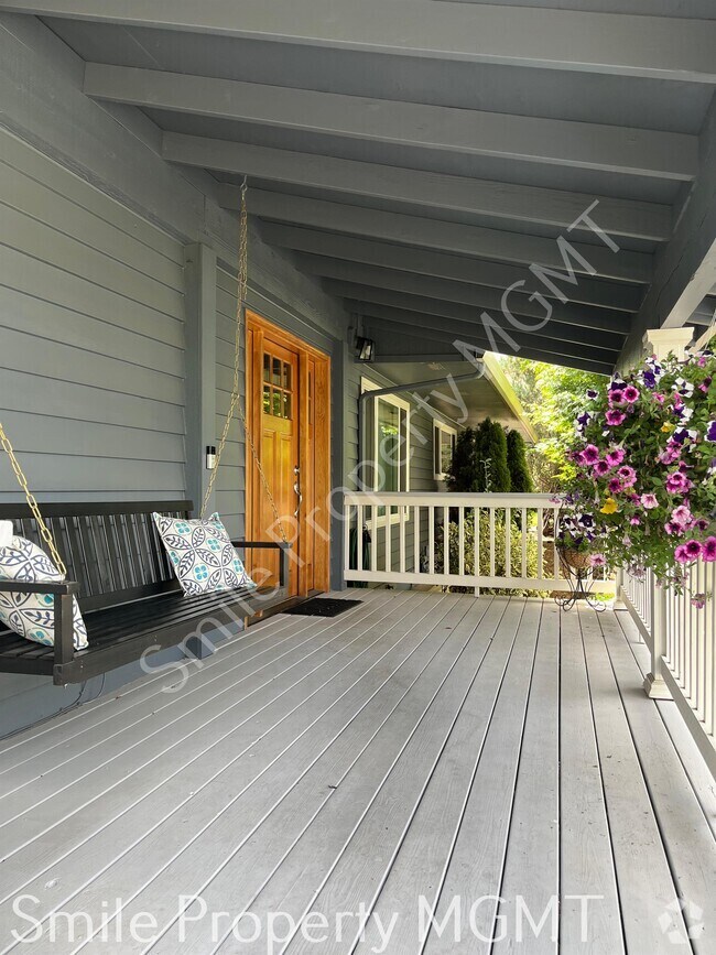 Charjan Woods Apartments for Rent with a Yard Clackamas, OR 1