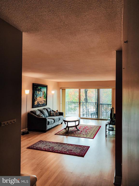 Building Photo - 1300 Army Navy Dr