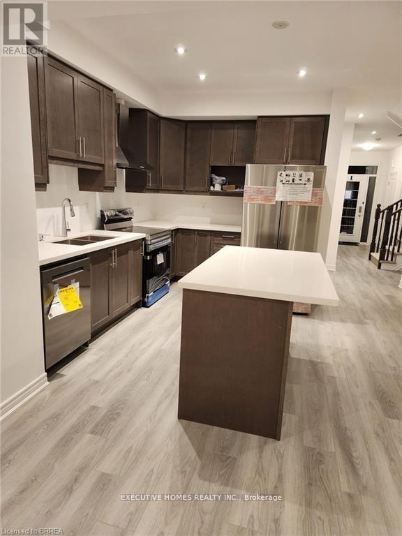 Photo du bâtiment - 120 Court Dr