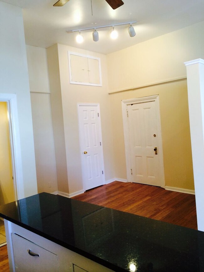 Foto del edificio - Oregon Hill First Floor Studio