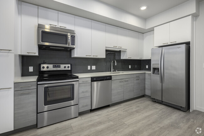 Studio - 754SF - Kitchen - EVIVA Midtown Apartments