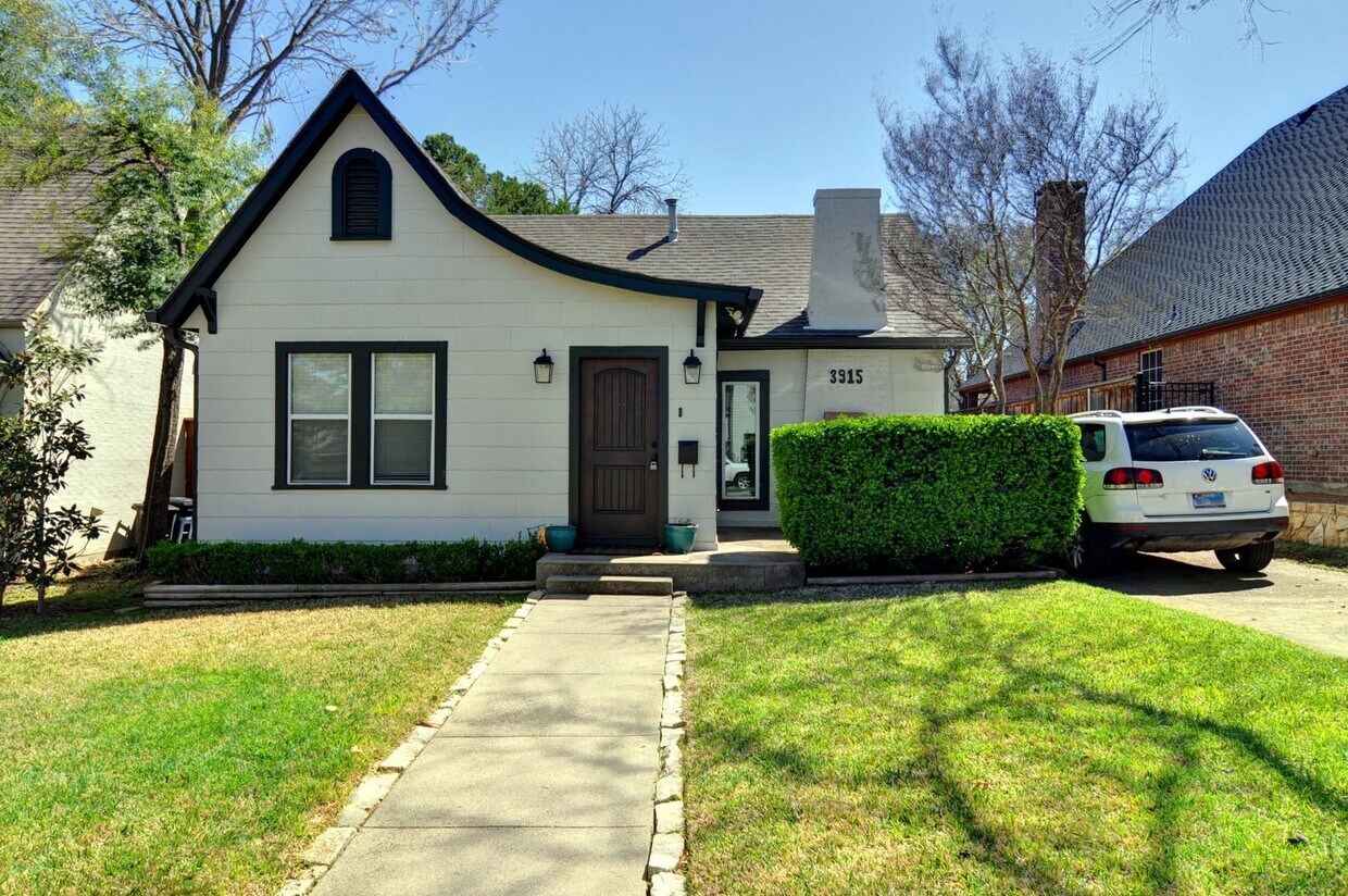 Primary Photo - Charming Monticello Bungalow