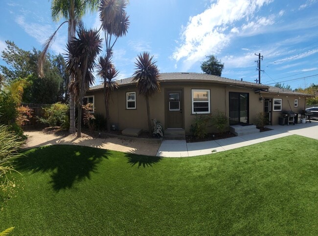 Foto del edificio - Beautiful upgraded home near campus!