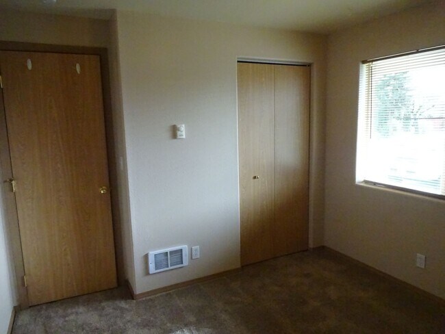 Foto del edificio - 4139-4139 Marshall Ave