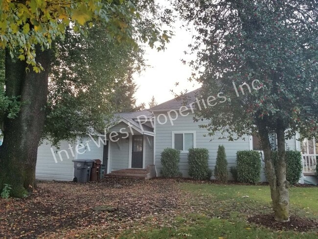 Building Photo - Super Cute 2bd Ranch Style Hillsboro home w/Garage, w/d hookups and yard!
