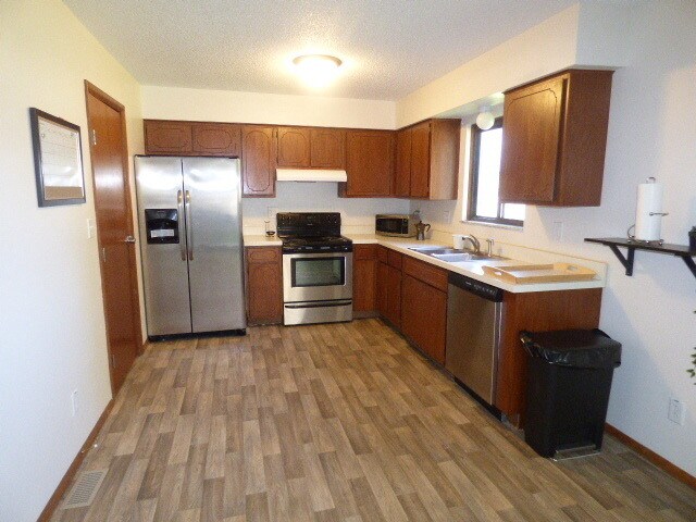 Building Photo - Beautiful Half Double in Worthington