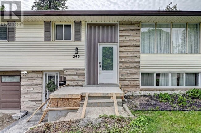 Building Photo - 240 Stonybrook Dr