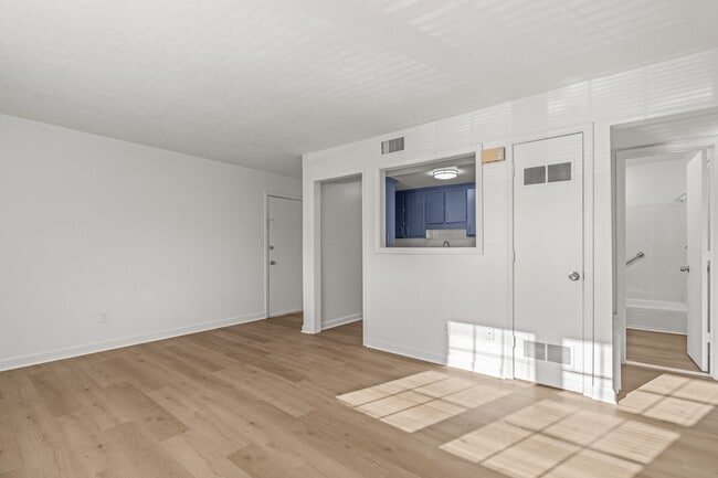 Building Photo - Summercrest Apartments