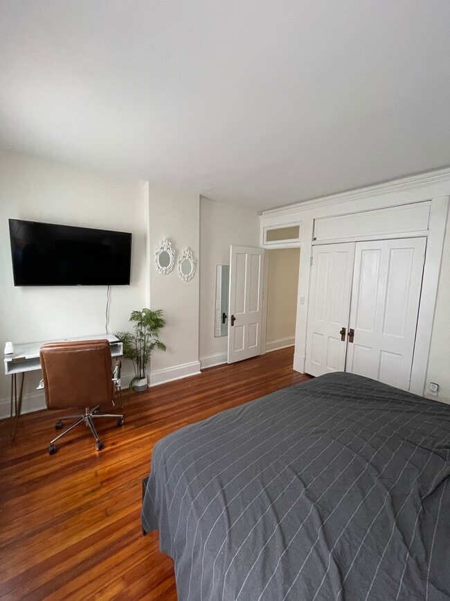 Building Photo - 297 Reinhard Ave