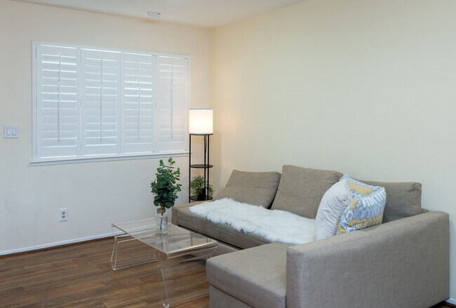 Foto del edificio - 4355 Diamond St