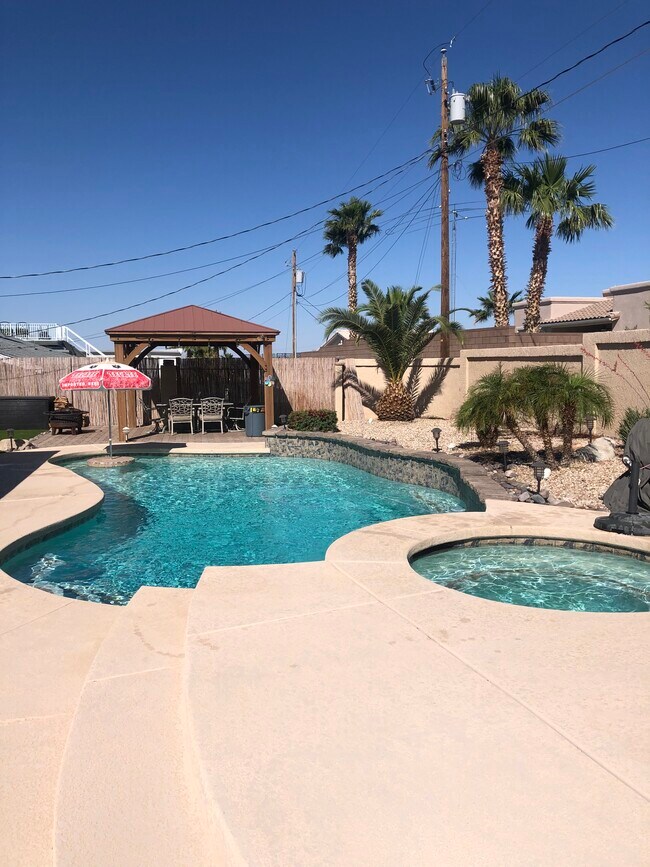 Building Photo - 3265 Fountain Palm Dr