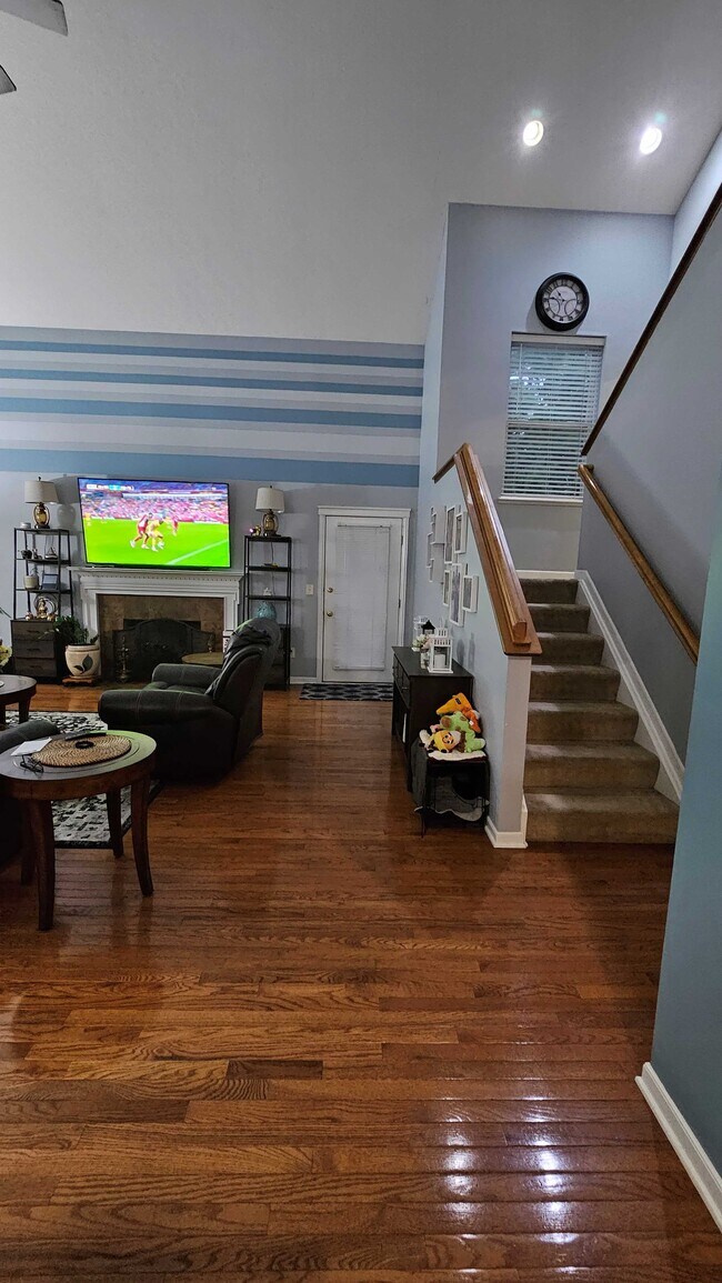 Foto del edificio - 5737 Sugarwood Dr