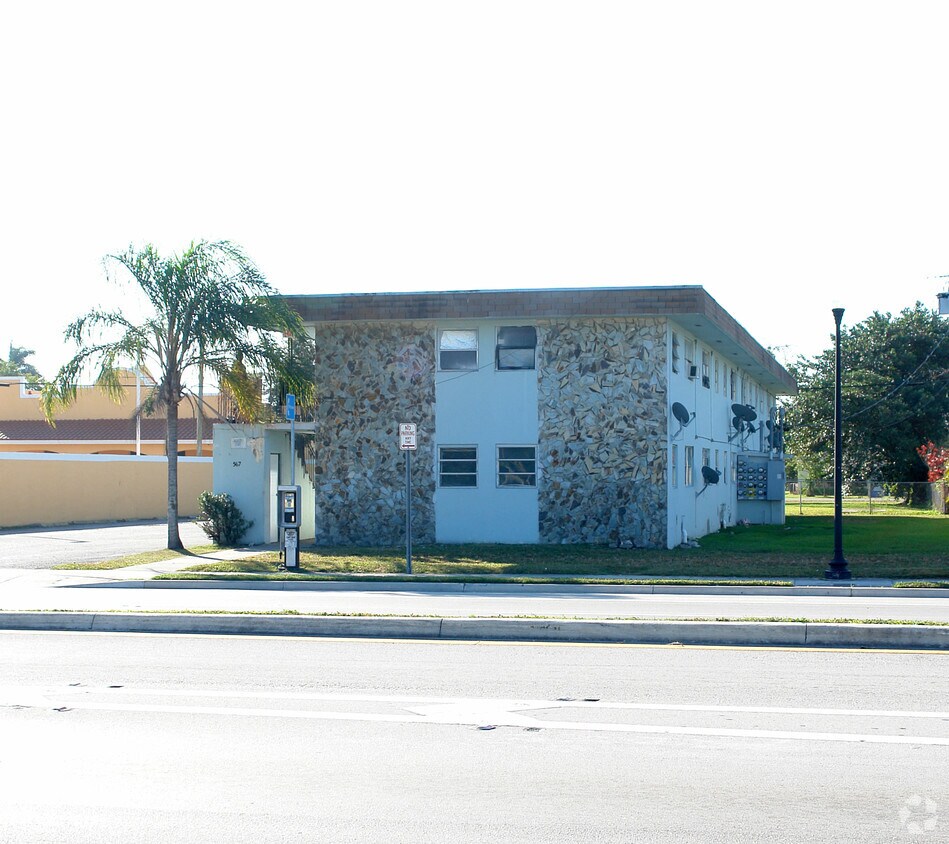 Foto del edificio - 567 W Palm Dr