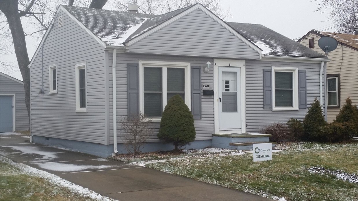 Primary Photo - 13601 Sprecher Ave