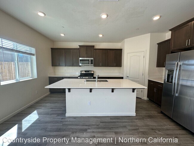 Foto del edificio - 6 br, 4.5 bath House - 4268 Freemark Avenue