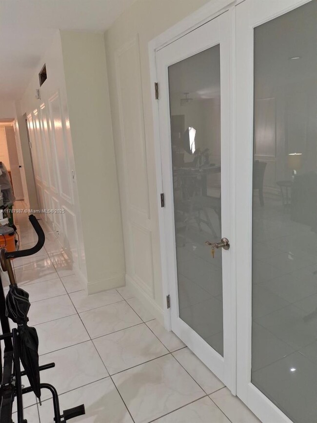 Foto del edificio - 6101 N Falls Cir Dr