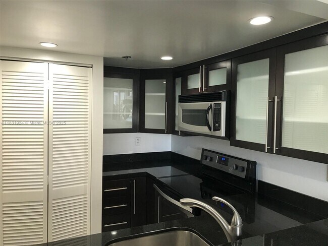 Foto del edificio - 540 Brickell Key Dr