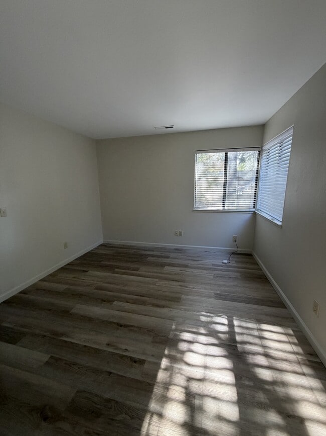 Building Photo - 1746 Mount Olive Dr
