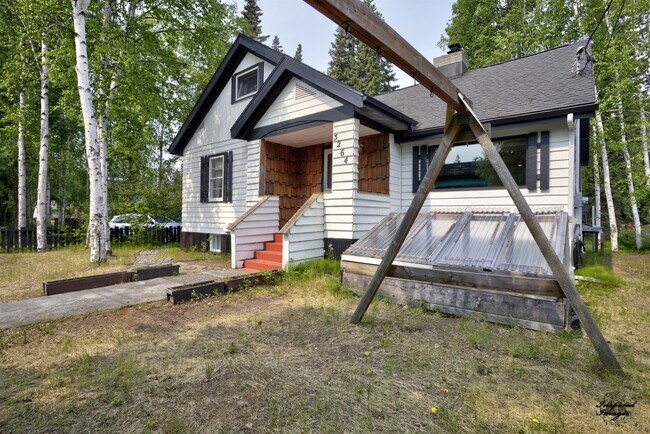 Building Photo - 3264 Jarvis Ave