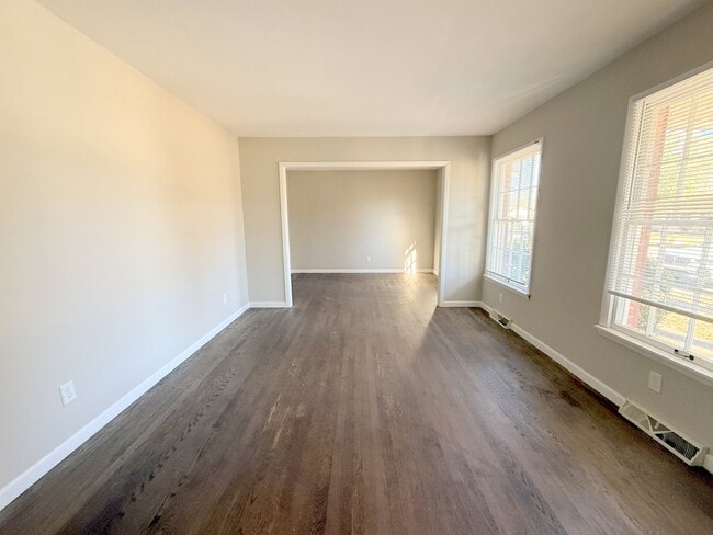 Foto del edificio - 1729 Laverne Dr NW